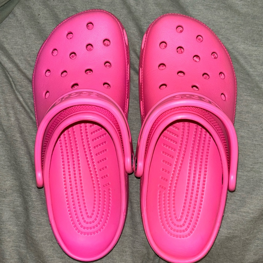 Pink crocs M6/W8